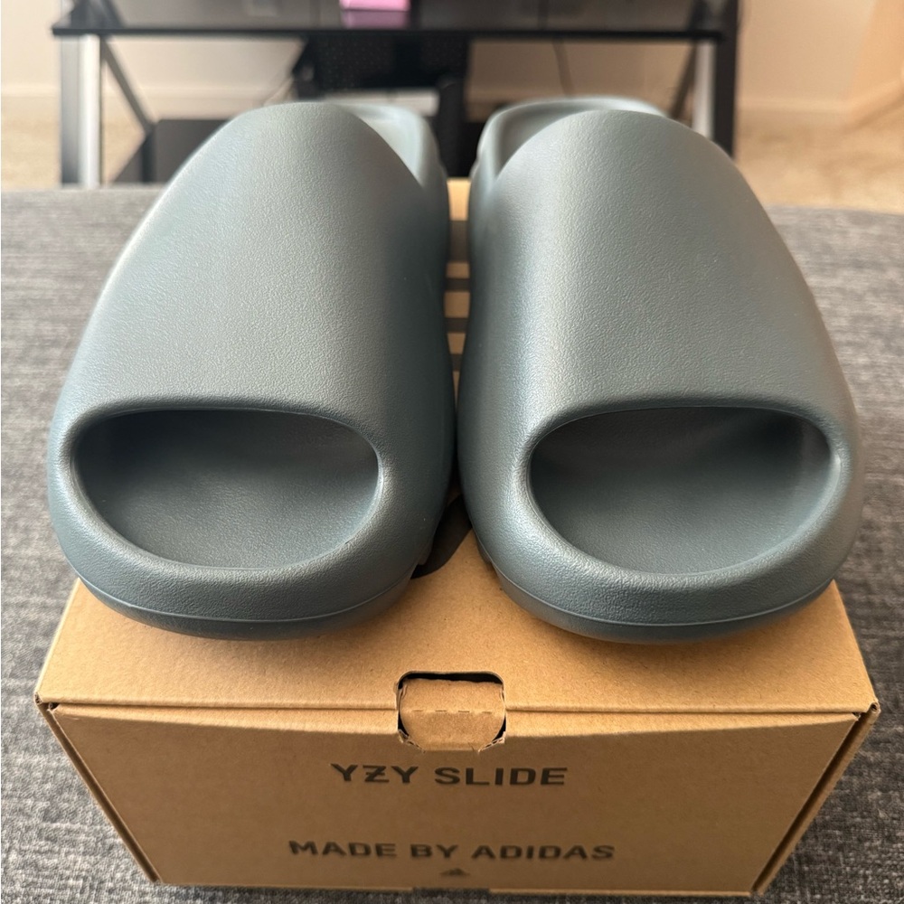 Adidas YZY Slide in Gray
